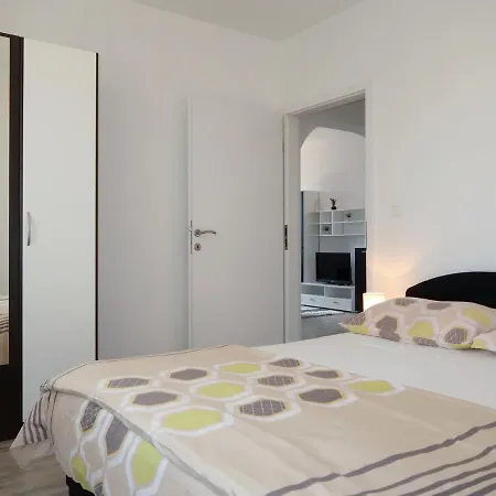 Apartment Rosic - Krk217 By Interhome
