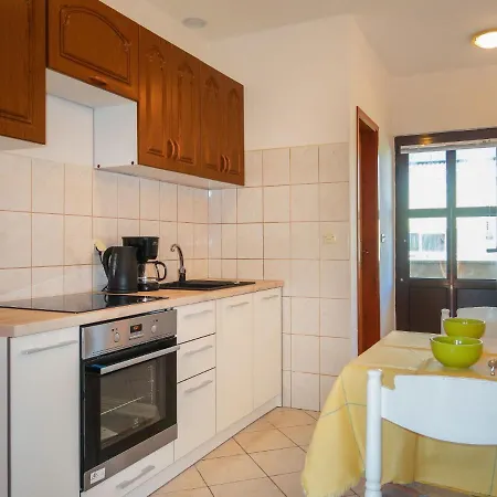 Rosic - Krk217 By Interhome