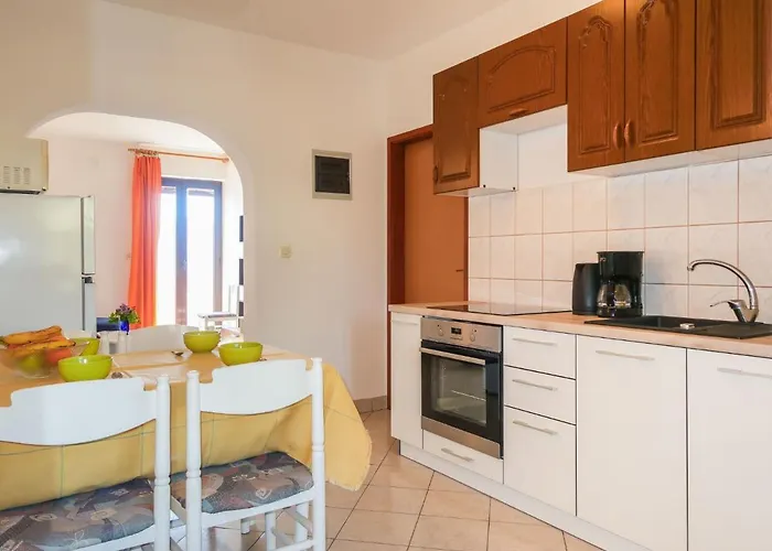 Appartement Rosic-1 By Interhome